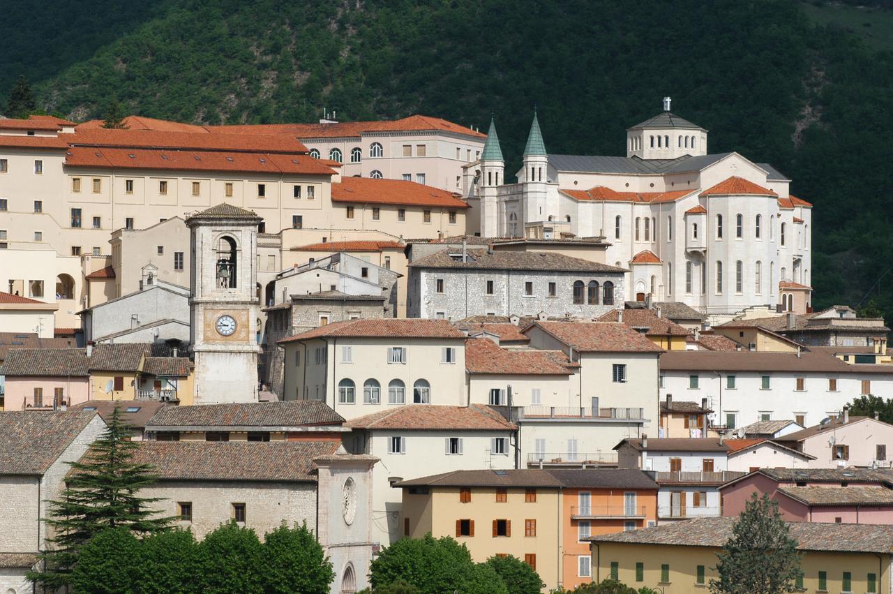 B&B Palazzo Sassatelli Cascia Εξωτερικό φωτογραφία